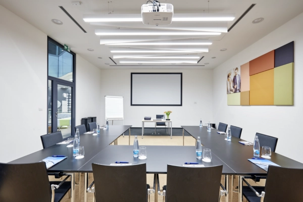 Zasedací místnost Bonifác v kancelářské budově Pankrác House v Praze